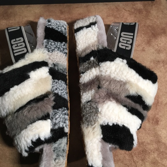 UGG NIB AUTHENTIC FLUFF YEAH BLACK & GRAY SLIPPERS - Picture 6 of 15